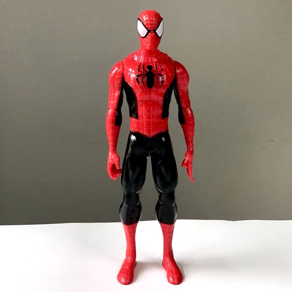 Marvel Spider-Man 11.5” Posable Action Figure Hasbro 2013 Red & Black Suit